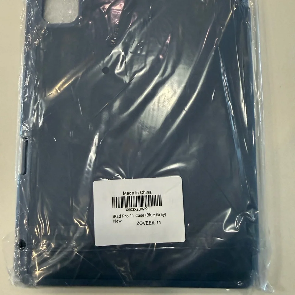 iPad 11-Inch Light Grey Case - New‎
